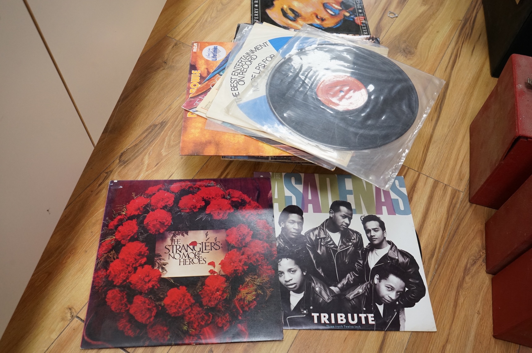 Twenty-eight LP record albums, etc. artists including; The Rolling Stones, Pink Floyd, John Lee Hooker, Wings, Barbra Streisand, Blind Faith, David Bowie, Ian Drury, Rod Stewart, etc. including a cover for the Beatles Wh